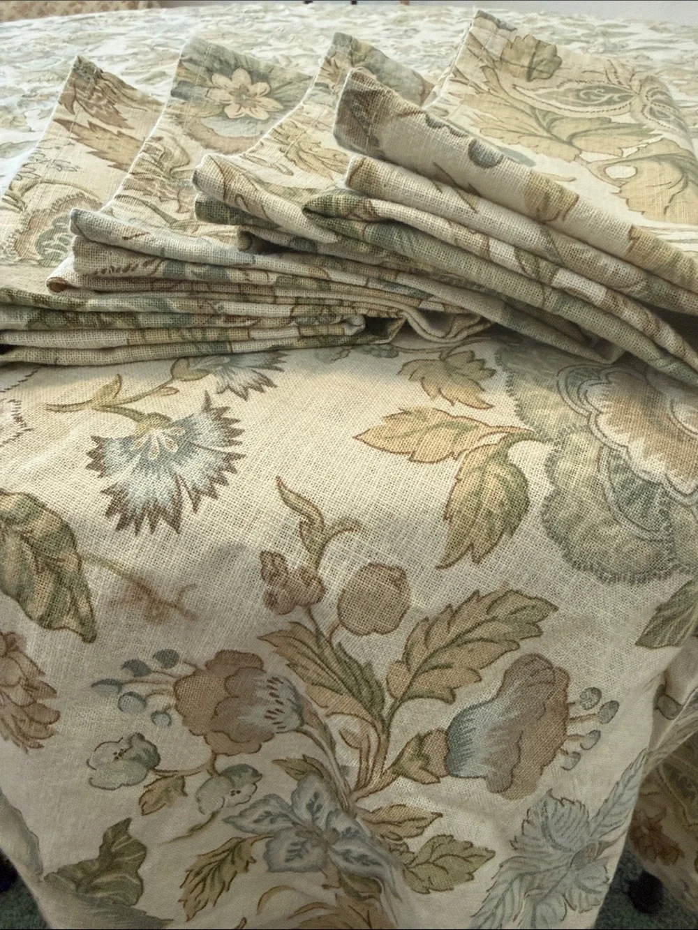 Vintage Linen Blend 65” Round Tablecloth and 4 19” Napkins, Botanical Print